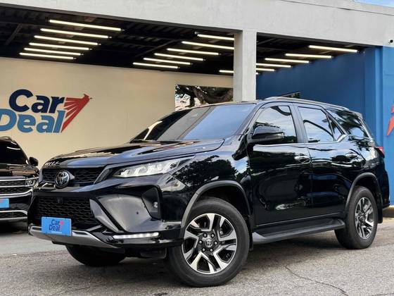 TOYOTA HILUX SW4 2.8 D-4D TURBO DIESEL DIAMOND 7L 4X4 AUTOMÁTICO